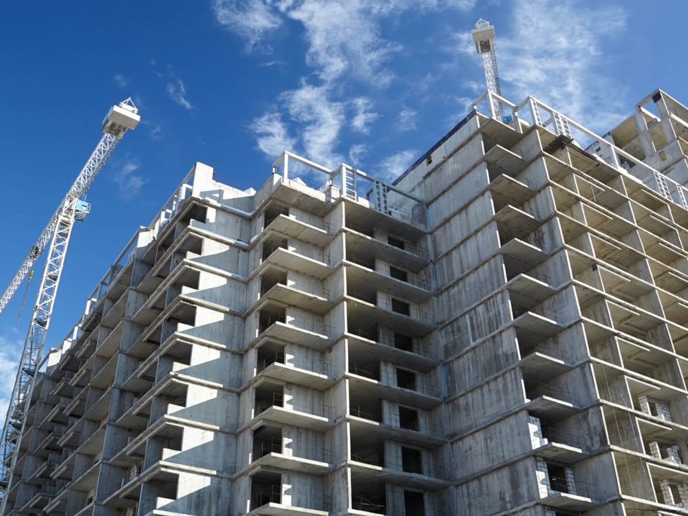 Arriendo grúas torre y andamios certificados en obra Chile